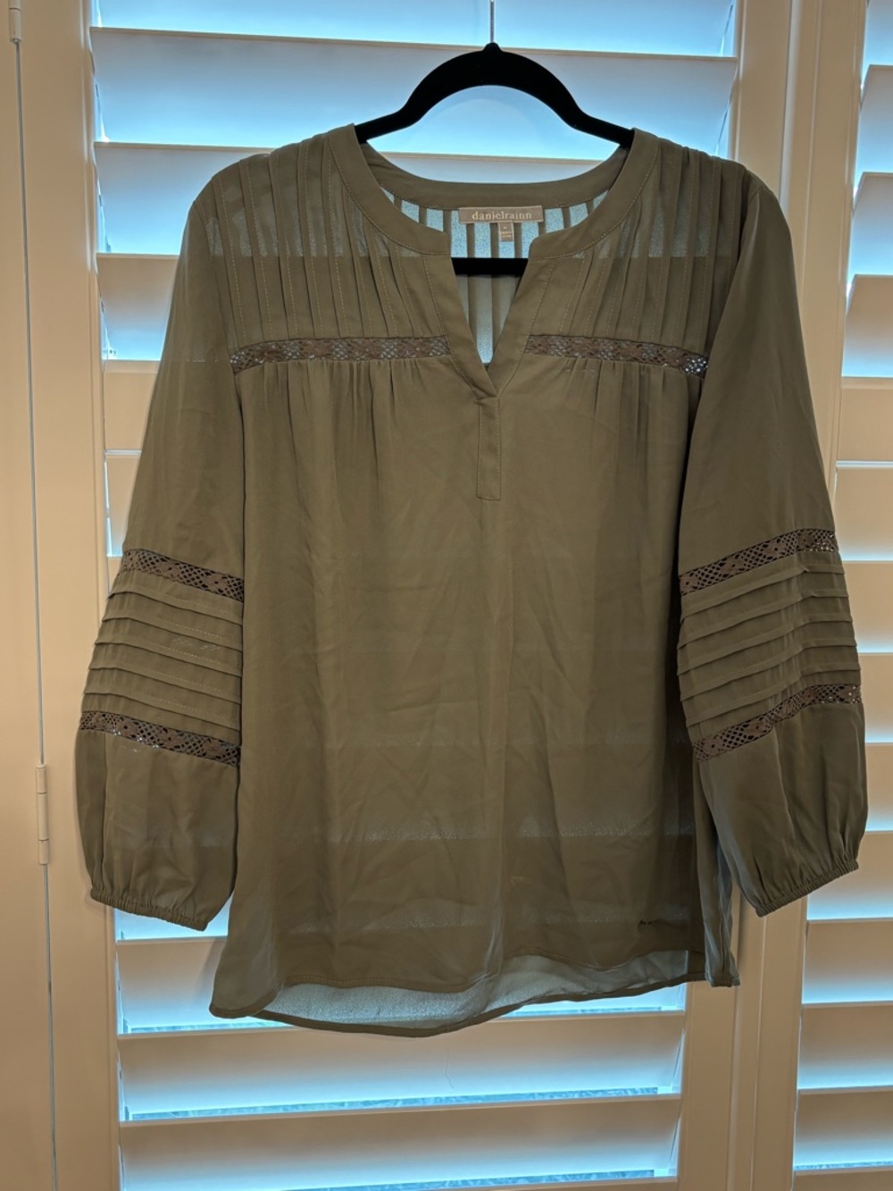 Daniel Rainn Olive Pintuck & Lace Trim Peasant Blouse